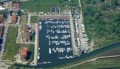 Posto barca 12 x 4 mt. marina estensi