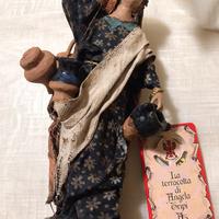 Angela Tripi .Figura donna con 6 anfore  .