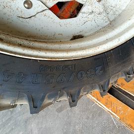 Gomme strette trattore