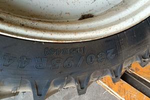 Gomme strette trattore