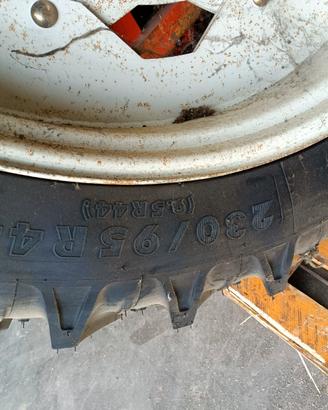 Gomme strette trattore