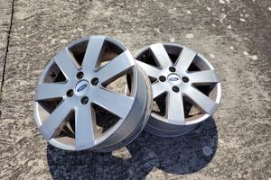 Cerchi in lega Ford Fusion R16 + Pneumatici