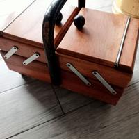 Portacucito vintage in legno