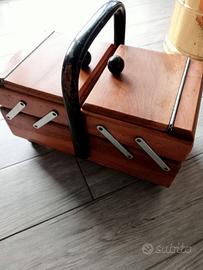 Portacucito vintage in legno