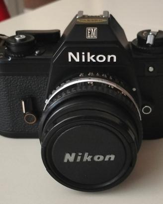 Nikon em