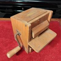 grattugia in legno vintage