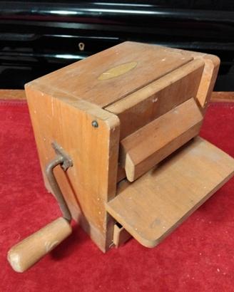 grattugia in legno vintage