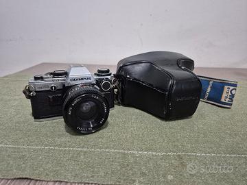Macchina fotografica Olympus OM10 35mm