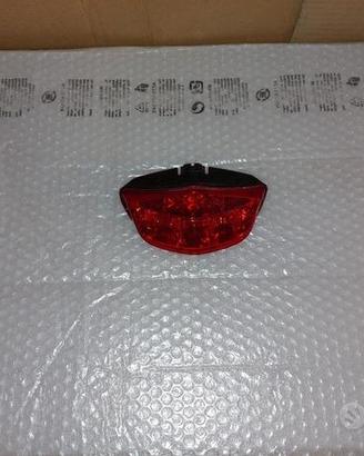 Faro posteriore ducati monster 696 796 1100