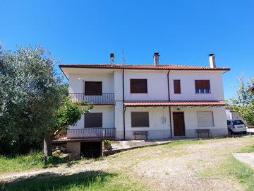 Casa con terreno e locali