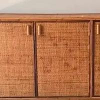 Mobile con esterni in vimini