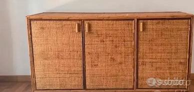 Mobile con esterni in vimini