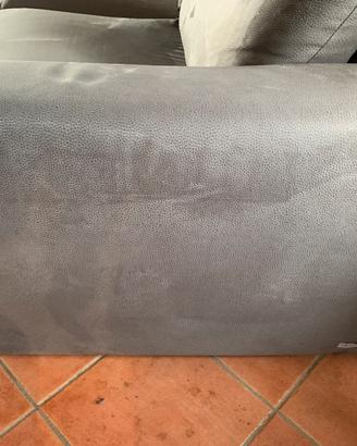 Divano praticamente nuovo  poltrone e sofa’