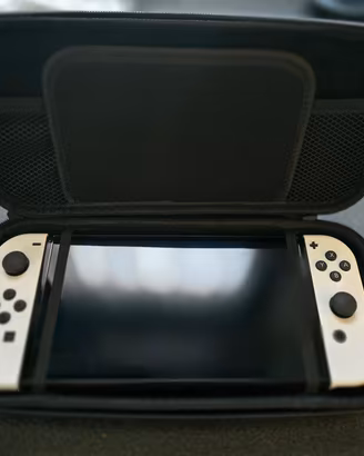 Nintendo Switch OLED + Crash Bandicoot + Custodia