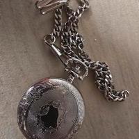 Orologio da tasca vintage argentato con catena de