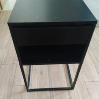 comodino ikea Vikhammer 