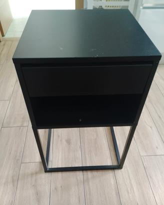 comodino ikea Vikhammer 
