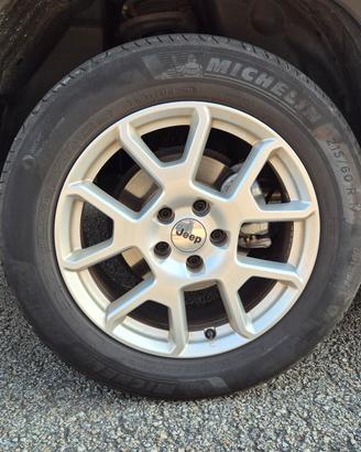 Cerchi in lega R17 Jeep Rengade e pneumatici 
