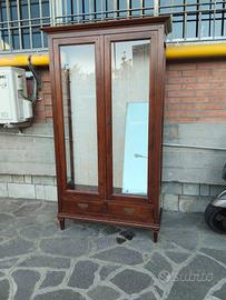 vetrina in legno arte povera