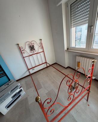 Letto singolo in ferro battuto