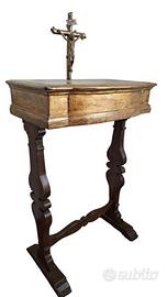 Consolle liturgica e crocifisso fine 700.