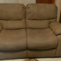 Divano 2 posti reclinabile colore elegante. 