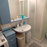 mobiletto bagno laccato azzurro