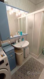 mobiletto bagno laccato azzurro