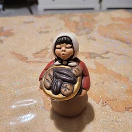 thun presepe classico donna con cesta di pane ross