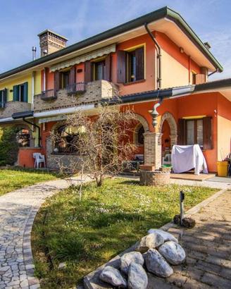 Villa di 208 m² con più di 5 locali a Sant'Angelo 