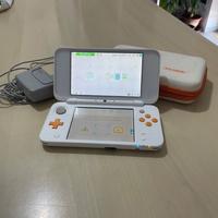 New Nintendo 2DS XL Bianco/Arancione + custodia