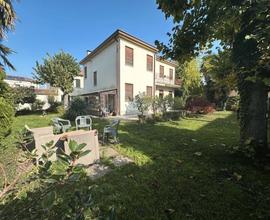 Mira centro ampia villa con giardino di 500mq