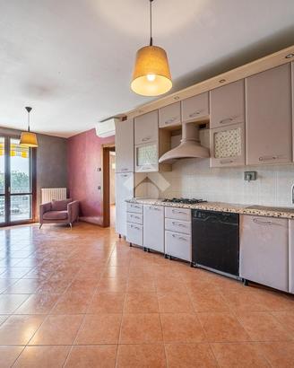 3 LOCALI A MONTECCHIO EMILIA