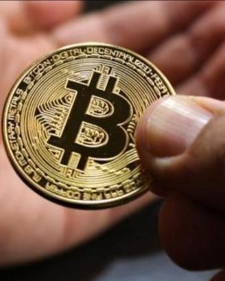 Addetto informatico crypto bitcoin