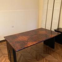 Scrivania in radica e cassettiera accessoria