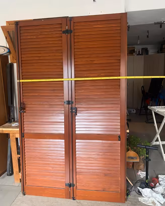 stock di persiane in legno 