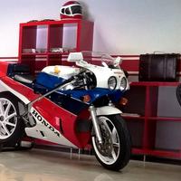 Honda VFR750R RC30 - 1988