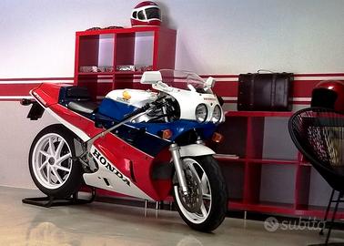 Honda VFR750R RC30 - 1988