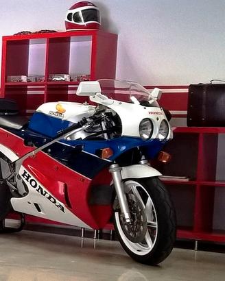 Honda VFR750R RC30 - 1988