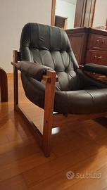 Poltrona in pelle e legno