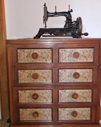 cassettiera in legno massiccio 
