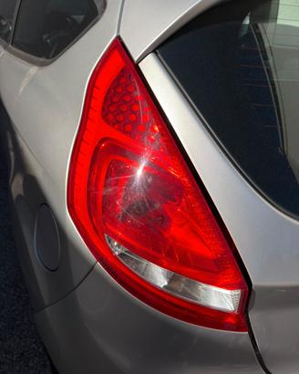 fanale posteriore sinistro Ford Fiesta