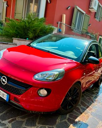 Opel Adam rosso e nera