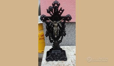 Crocifisso in legno con cristo argentato