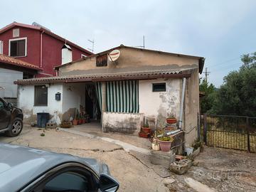 Trivano con giardino e rimessa