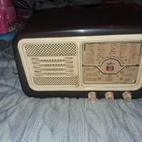 radio a valvole vintage in bachelite ben tenuta 