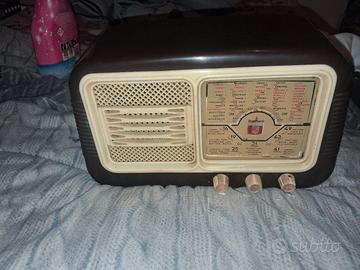 radio a valvole vintage in bachelite ben tenuta 