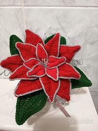 stella di Natale realizzata a uncinetto con vaso i