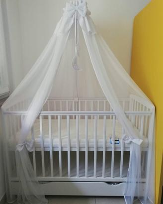 Lettino bianco 120x60 con materasso e zanzariera. 