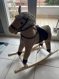 Cavalluccio a dondolo